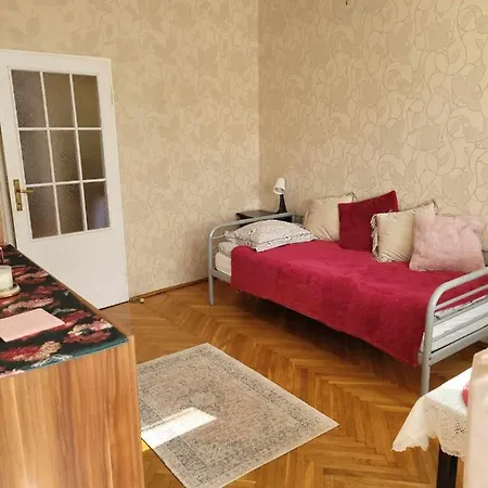 Apartment Zlota 67 *